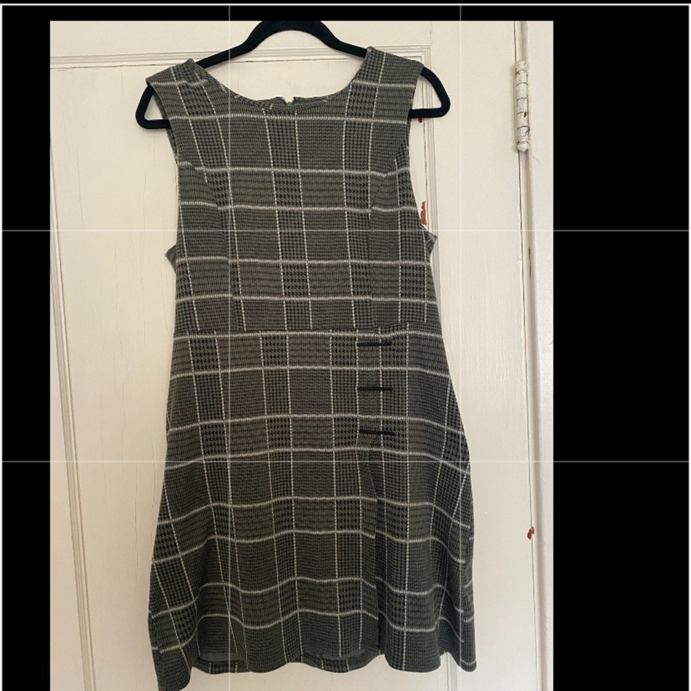 Super chic and comfy dress - Closet clear out!